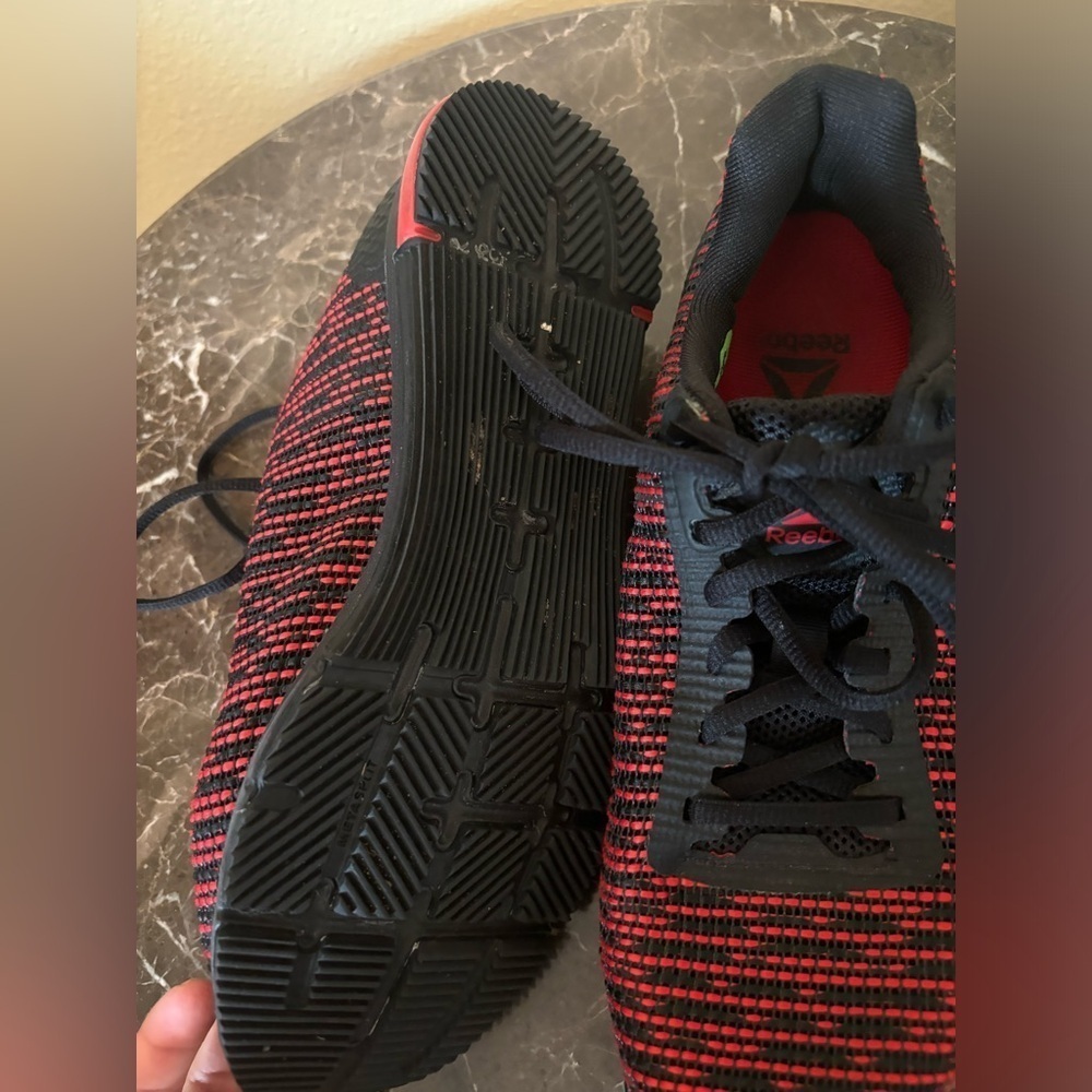 Red Reebok sneakers - Picture 2 of 4